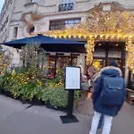 1 Minute Gare Montparnasse , Center, Awsome Place, Close To Eiffel Tour And Louvre Meusm , Front Metro