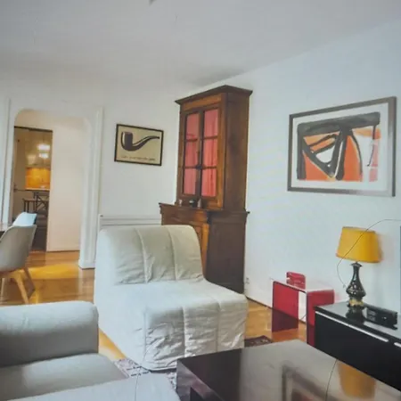 Apartment 1 Minute Gare Montparnasse , Center, Awsome Place, Close To Eiffel Tour And Louvre Meusm , Front Metro