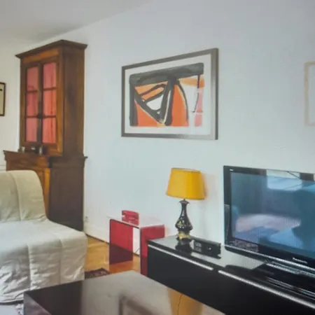 Apartment 1 Minute Gare Montparnasse , Center, Awsome Place, Close To Eiffel Tour And Louvre Meusm , Front Metro Paris