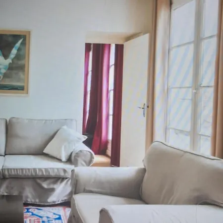1 Minute Gare Montparnasse , Center, Awsome Place, Close To Eiffel Tour And Louvre Meusm , Front Metro * Paris