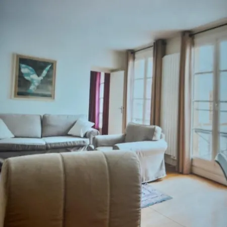 1 Minute Gare Montparnasse , Center, Awsome Place, Close To Eiffel Tour And Louvre Meusm , Front Metro * Paris