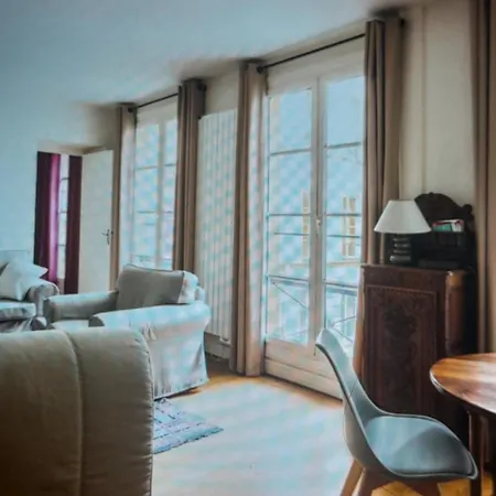 Apartment 1 Minute Gare Montparnasse , Center, Awsome Place, Close To Eiffel Tour And Louvre Meusm , Front Metro