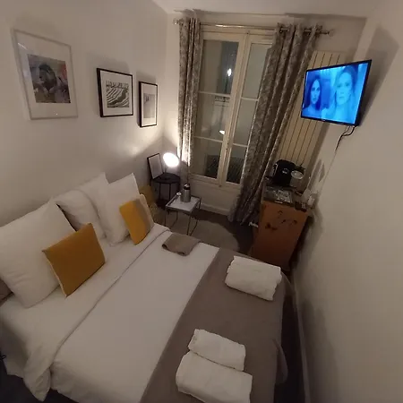 Apartment 1 Minute Gare Montparnasse , Center, Awsome Place, Close To Eiffel Tour And Louvre Meusm , Front Metro Paris