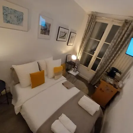 Apartment 1 Minute Gare Montparnasse , Center, Awsome Place, Close To Eiffel Tour And Louvre Meusm , Front Metro Paris