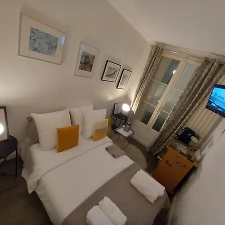 Apartment 1 Minute Gare Montparnasse , Center, Awsome Place, Close To Eiffel Tour And Louvre Meusm , Front Metro Paris