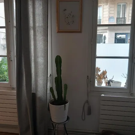 Apartment 1 Minute Gare Montparnasse , Center, Awsome Place, Close To Eiffel Tour And Louvre Meusm , Front Metro