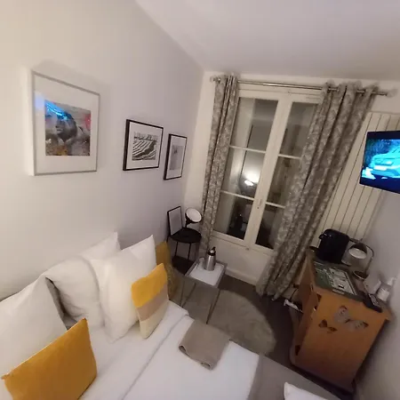 Apartment 1 Minute Gare Montparnasse , Center, Awsome Place, Close To Eiffel Tour And Louvre Meusm , Front Metro *