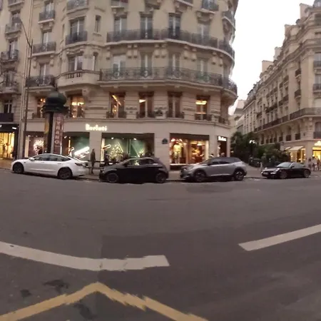 Apartment 1 Minute Gare Montparnasse , Center, Awsome Place, Close To Eiffel Tour And Louvre Meusm , Front Metro
