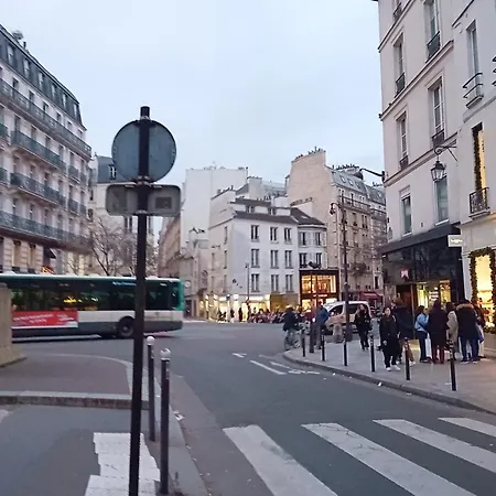 1 Minute Gare Montparnasse , Center, Awsome Place, Close To Eiffel Tour And Louvre Meusm , Front Metro Apartment