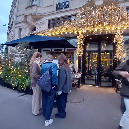 1 Minute Gare Montparnasse , Center, Awsome Place, Close To Eiffel Tour And Louvre Meusm , Front Metro Apartment Paris