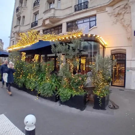 Apartment 1 Minute Gare Montparnasse , Center, Awsome Place, Close To Eiffel Tour And Louvre Meusm , Front Metro Paris