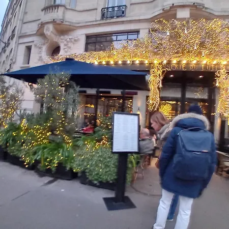 1 Minute Gare Montparnasse , Center, Awsome Place, Close To Eiffel Tour And Louvre Meusm , Front Metro Apartment