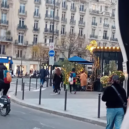 1 Minute Gare Montparnasse , Center, Awsome Place, Close To Eiffel Tour And Louvre Meusm , Front Metro Apartment *