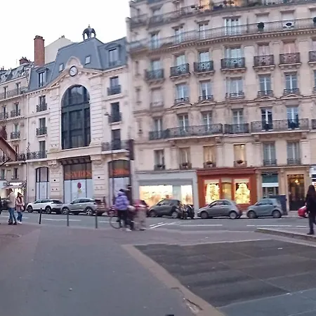 1 Minute Gare Montparnasse , Center, Awsome Place, Close To Eiffel Tour And Louvre Meusm , Front Metro Apartment *