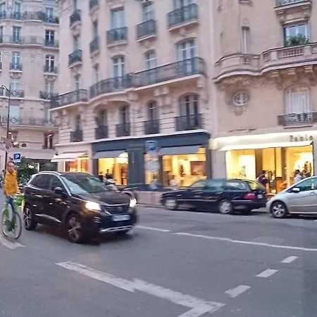 1 Minute Gare Montparnasse , Center, Awsome Place, Close To Eiffel Tour And Louvre Meusm , Front Metro Paris