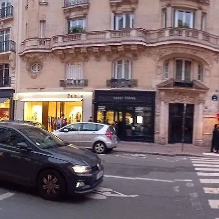 1 Minute Gare Montparnasse , Center, Awsome Place, Close To Eiffel Tour And Louvre Meusm , Front Metro * Paris